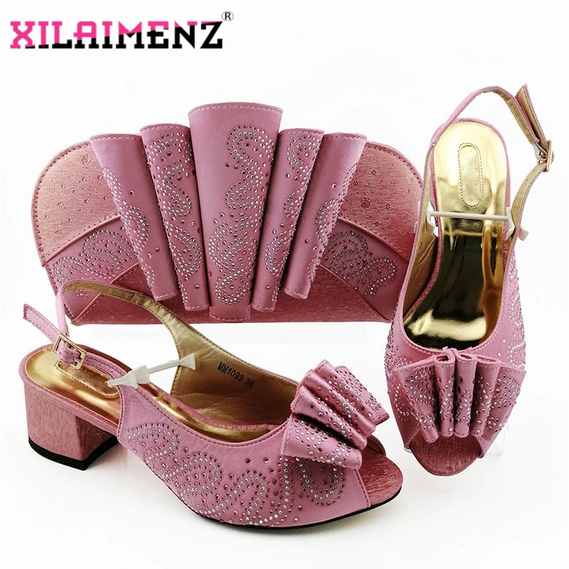 Новое поступление сезон осень Розовые босоножки комплект из туфель и сумочки