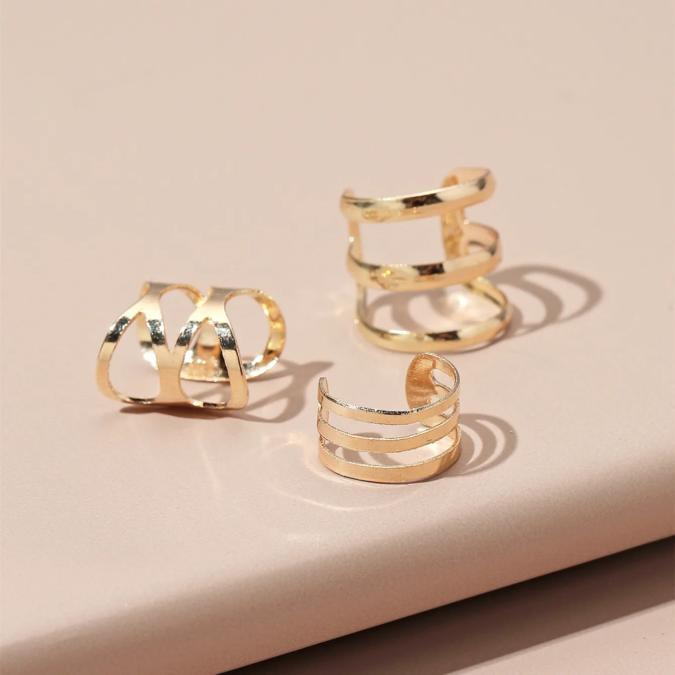 

3pcs Fashion Simple Hollow Ear Cuff Clips Trendy Alloy Gold Female Non-pierced Earrings Fake Cartilage Earring Clips