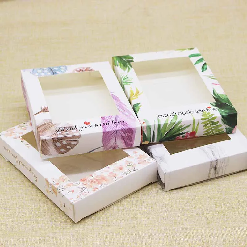 Винтажная коробка конфет из крафт-бумаги с цветочным узором и окном сделай сам