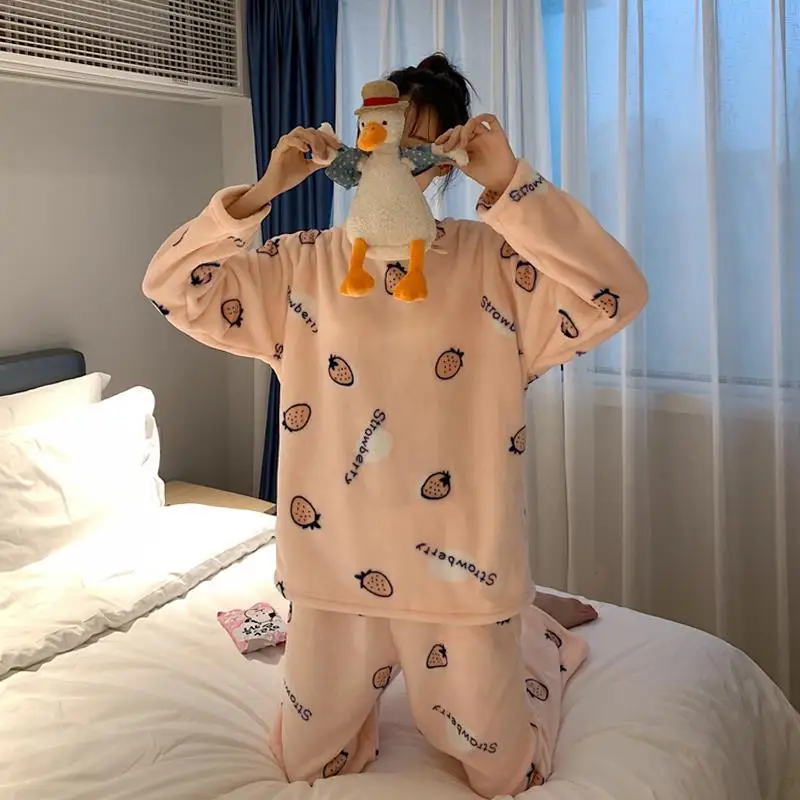 

2021 autumn and winter new sweet girl cute strawberry print loose long sleeve pajamas padded home clothing Outfits women