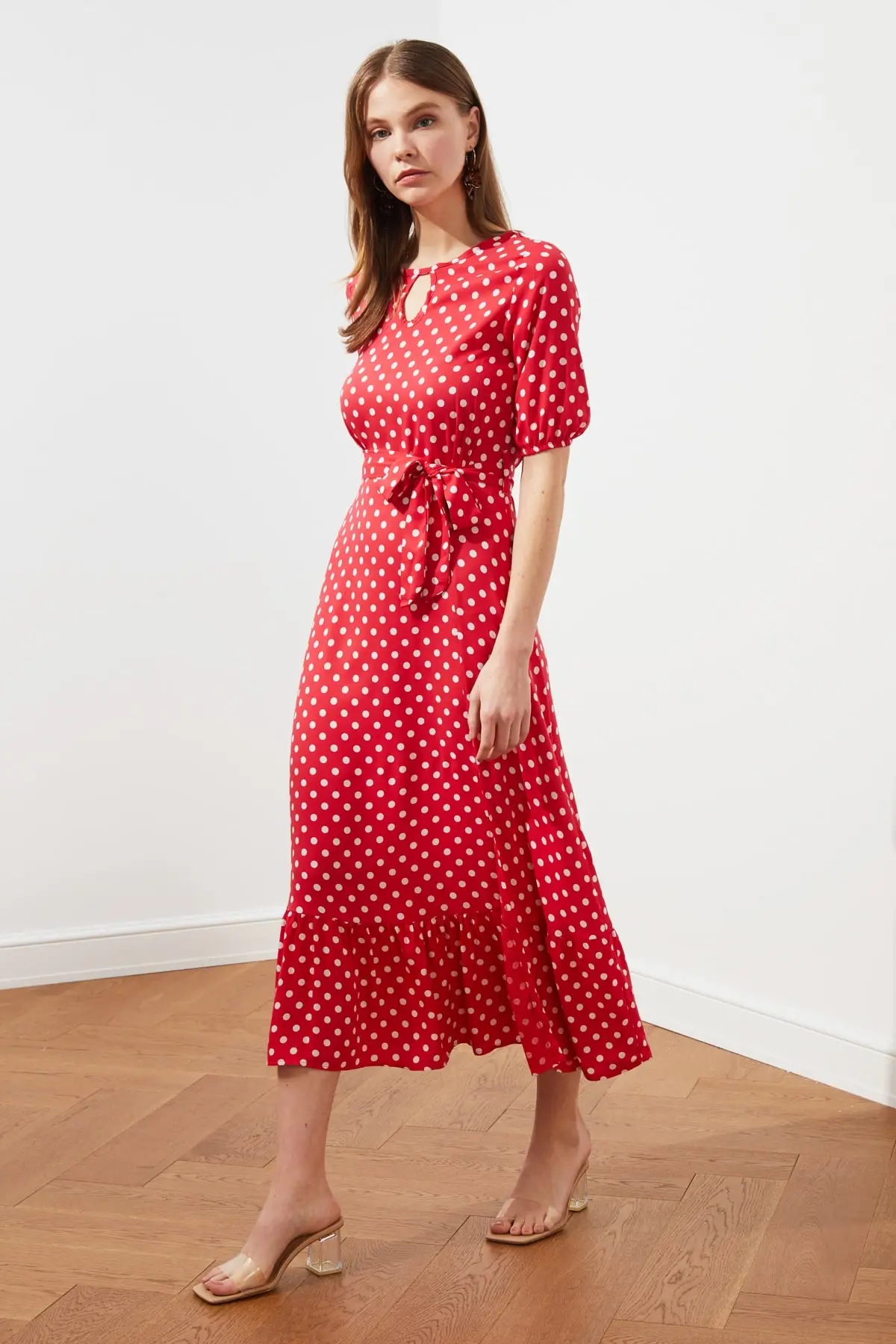 Trendyol платье в горошек с поясом TWOSS19XM0064|Женские платья| |