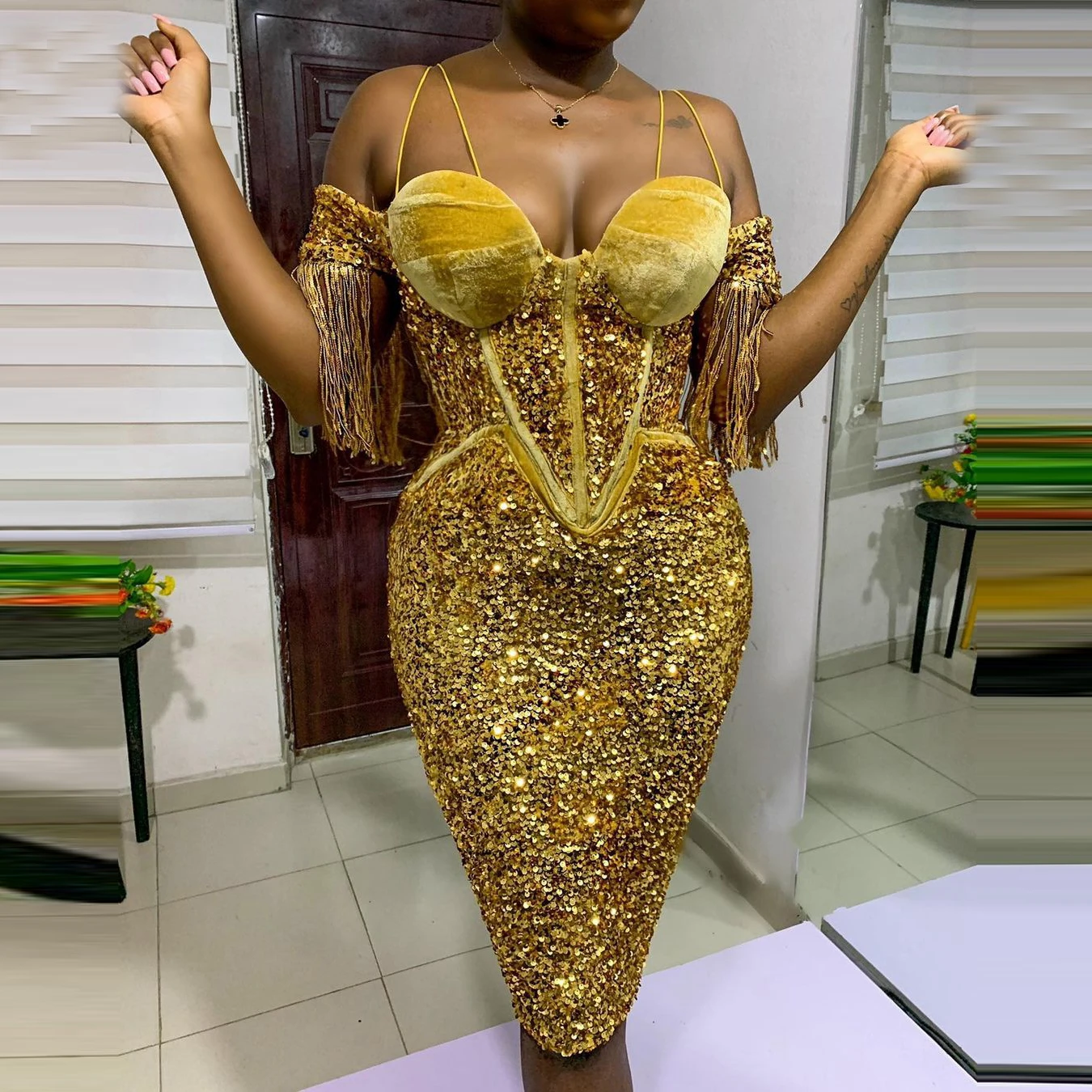 

Short velvet gold sequined ball evening dress with tassels aso ebi plus size banquet party performance dress custom