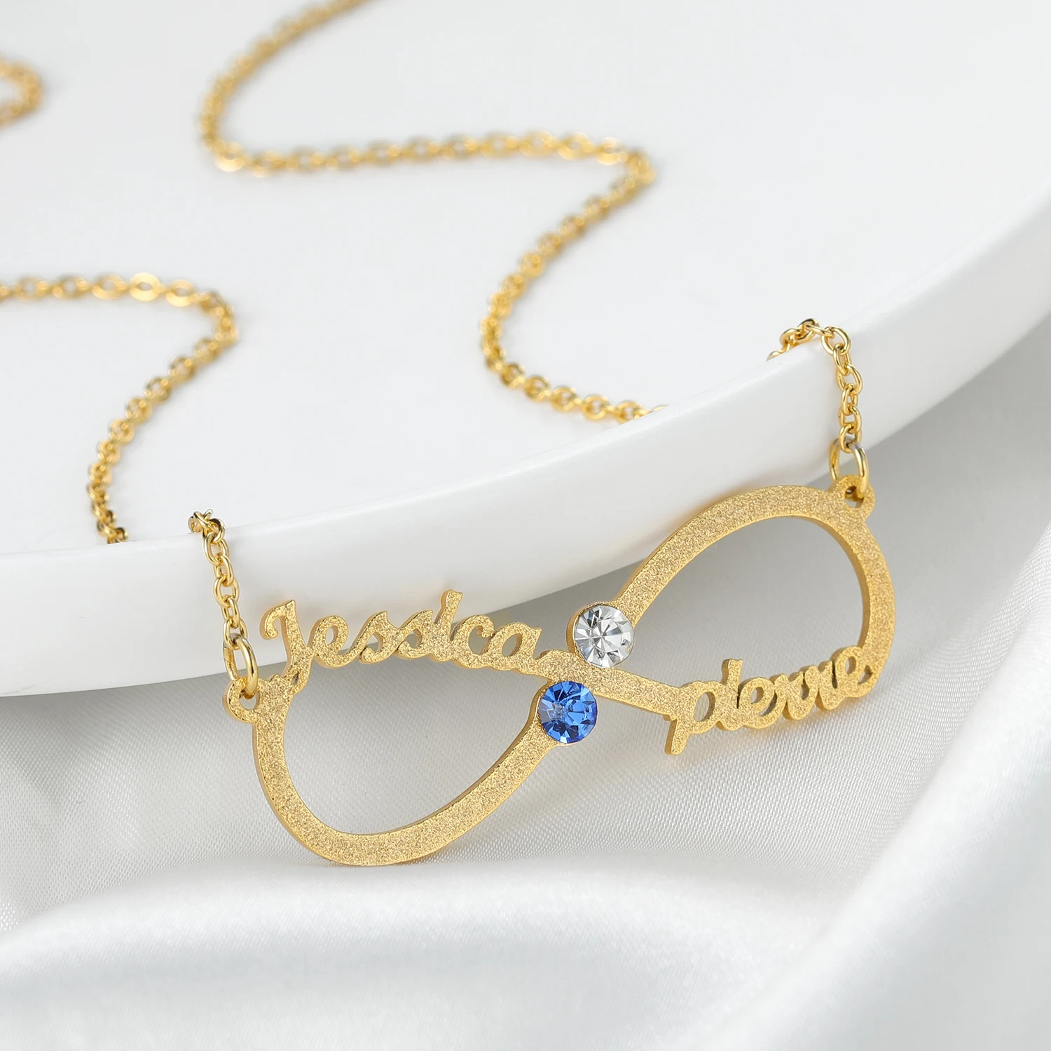 

Персонализированное матовое позолоченное ожерелье с бесконечным именем с камнем-талисманом и оригинальными ожерельями на заказ Модные же...