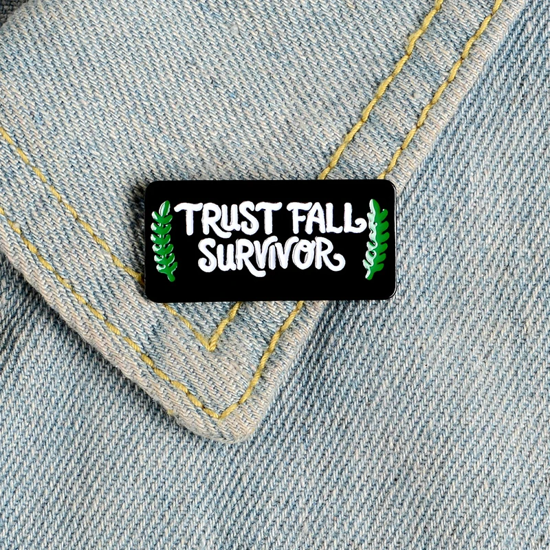 Trust Fall Survivor эмалированные булавки Компания команда здание доверие игра