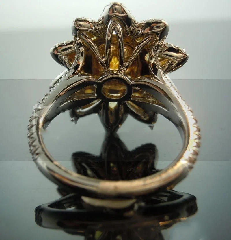 Кольцо с кристаллами и цветами Женское кольцо драгоценным камнем роскошное