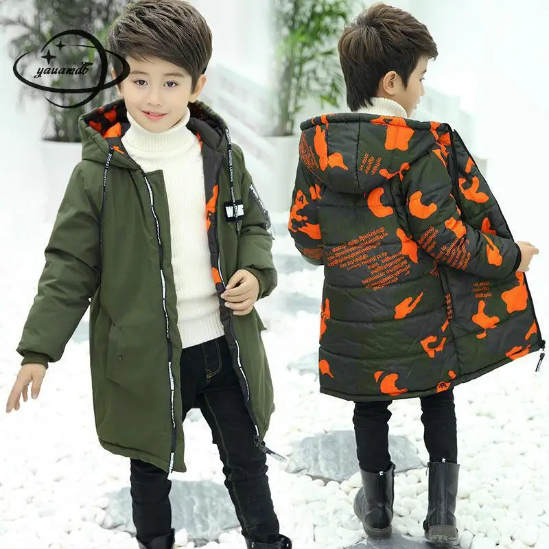 Куртка мальчику 8 лет. Пальто для мальчика. Удлиненные куртки для мальчиков. Модные куртки для мальчиков. Мальчик в двухсторонняя куртка.