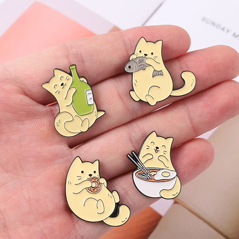 

Cute Greedy Cat Stealing Fish Brooch Creative Cat Drinking Brooch Simple Fashion Backpack Lapel Badge Pins Accessories Jewelry