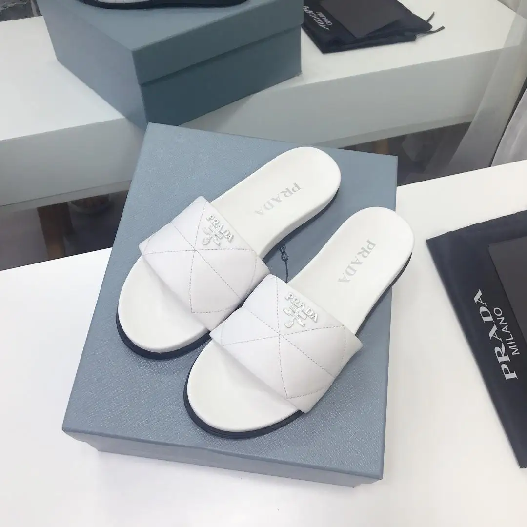

2021 Nappa leather slides Tonal metal lettering logo rubber sole Designer brand slippers woman Flat bottomed outdoor shoes 35-40