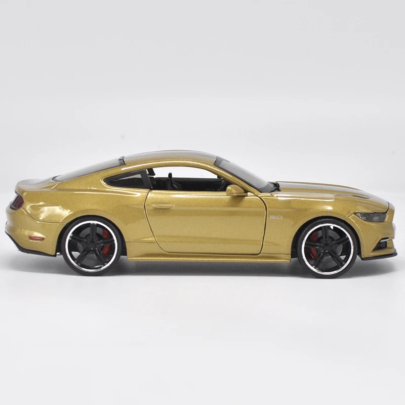 Изысканная коллекция 1:24 2015 Ford Mustang спортивный автомобиль сплав модель