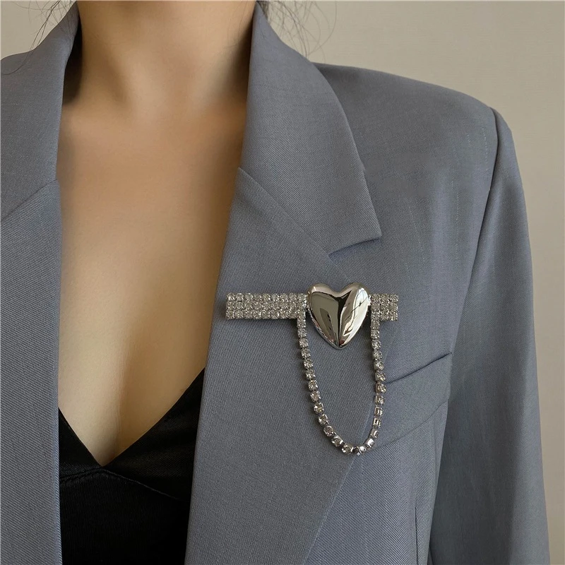 

ALLYES Chic Love Heart Chain Brooches for Women Fashion Rhinestone Crystal Tassels Pin Brooch Suit Female Jewelry