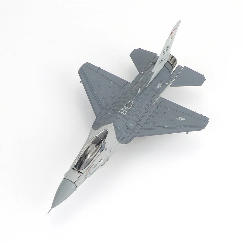 

HRN -MODEL 1/72 PLANE DIECAST MODEL SW #353 CALIBRE WINGS LOCKHEED MARTIN