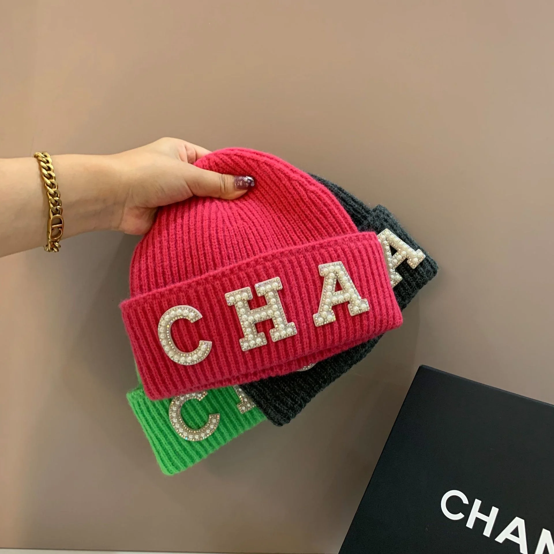 

Small fragrance pearl letter Cha knitted hat women's casual versatile wool hat warm and fashionable cold hat in autumn and