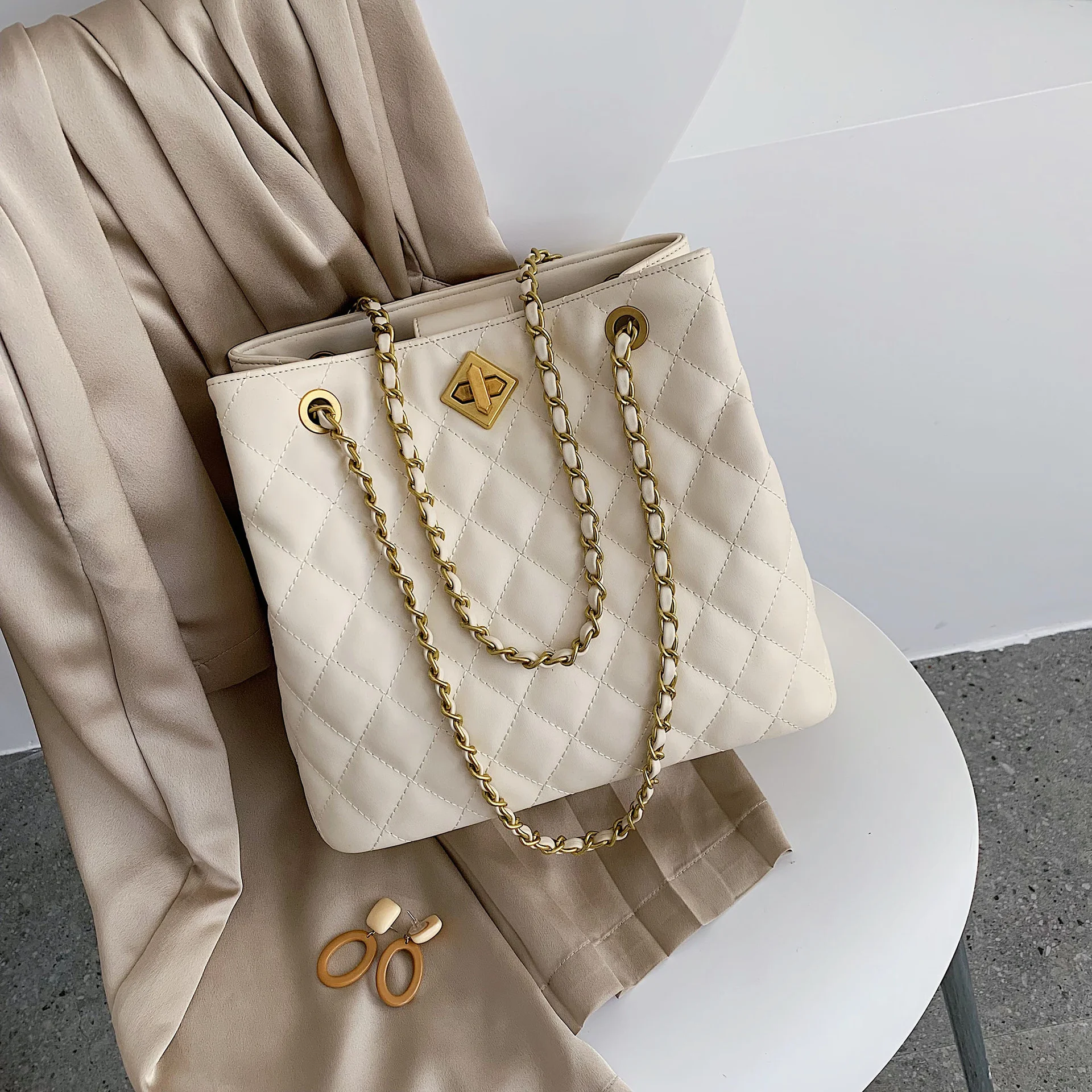 

bag new simple chain women's bag large capacity One Shoulder Tote Bag