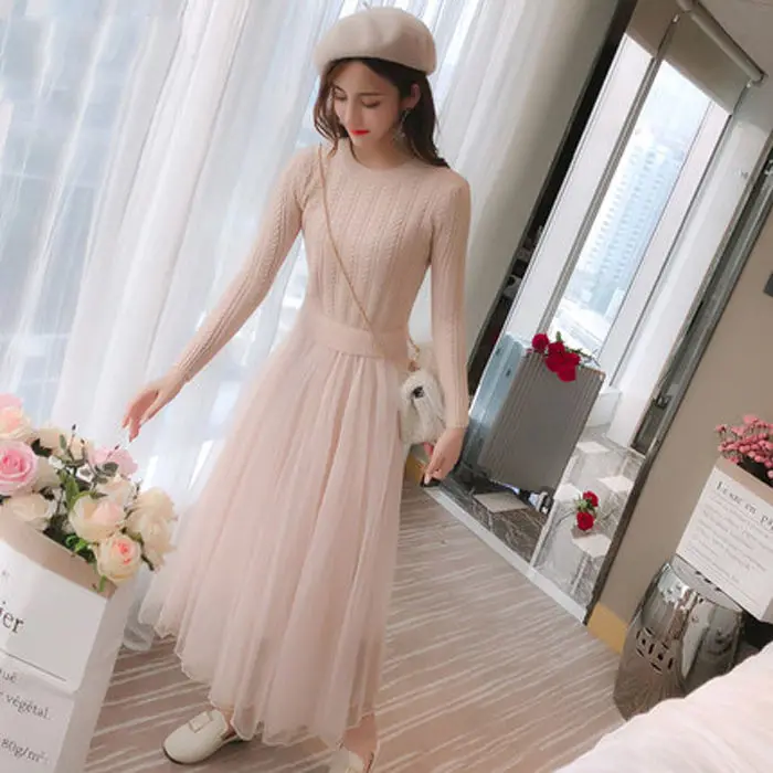 

Женское трикотажное платье-макси с длинным рукавом и круглым вырезом