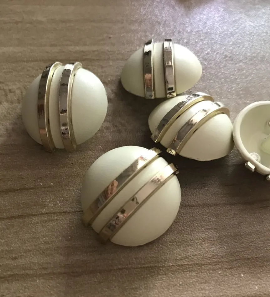 Yellow new button for coat，cloth，decorated DIY material | Дом и сад