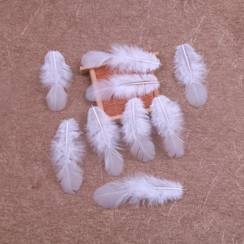 

100pcs White Feathers For DIY Jewelry Making Clothes Accessory 6-10cm Plumes Bobo Balls Filled Wedding Home Party Decoration