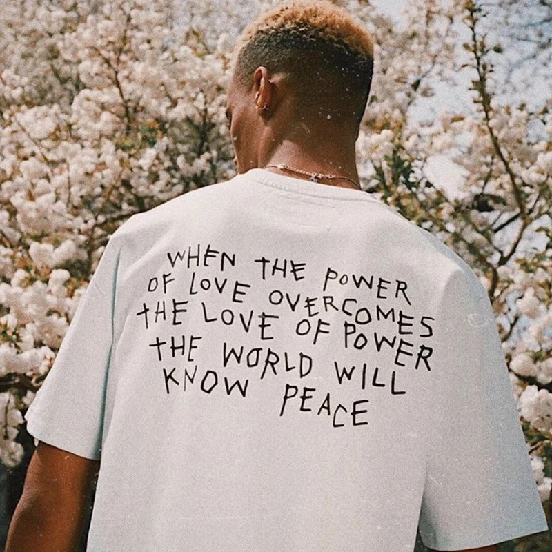 

Футболка мужская хлопковая с графическим принтом «сила любви»