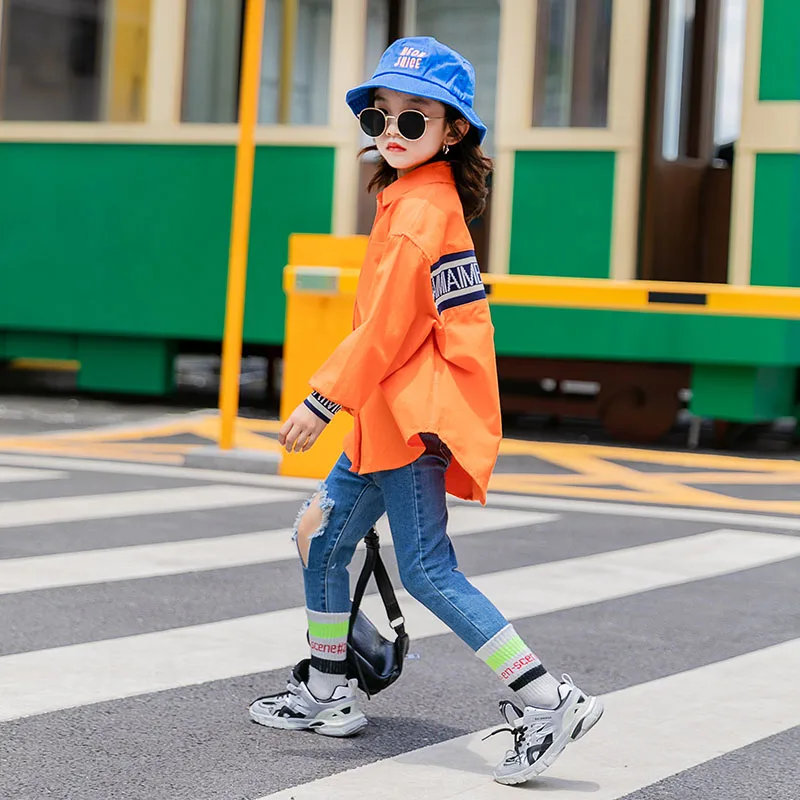 Школьные блузки для девочек весна 2020 Детские рубашки с вышитыми буквами топы