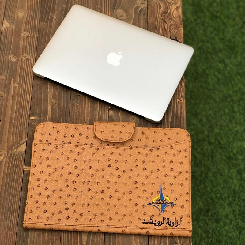 Фото Alirattan Dubai, новый деловой чехол для ноутбука для женщин, модный Macbook Air Pro 13,3-дюймовый чехол из страусиной кожи, держатель для ноутбука Ipad №2