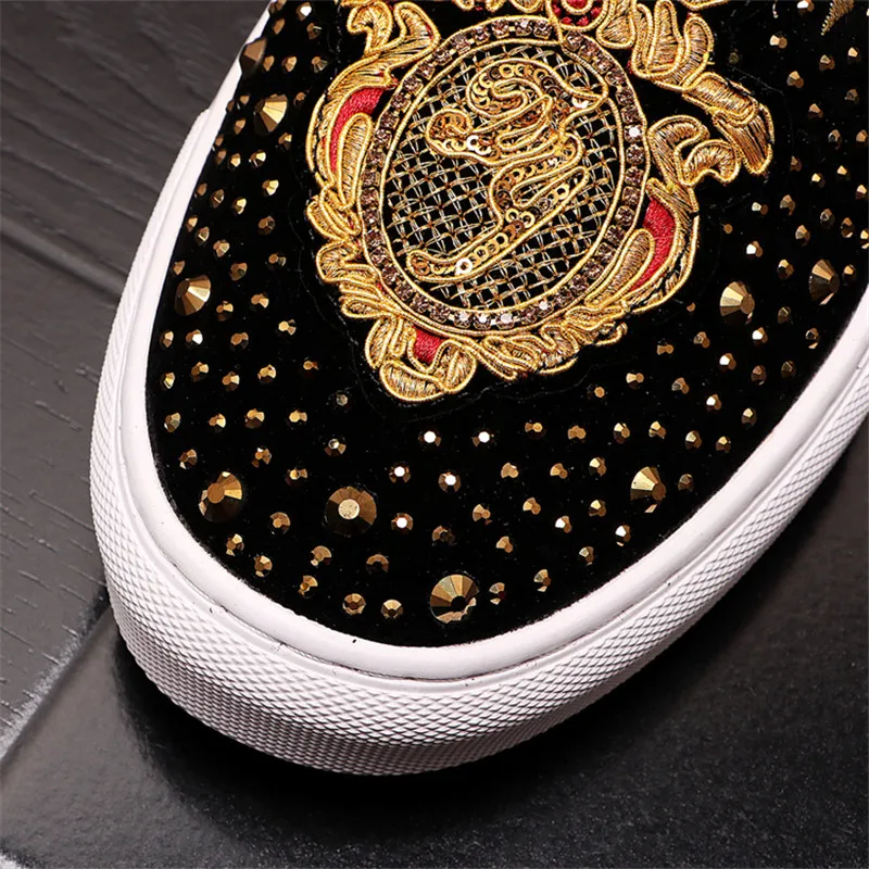 

2021 Men's Fashion Suede Leather Embroidery Rhinestone Loafers Mens Casual Printed Moccasins Shoes Male Party Driving Flats