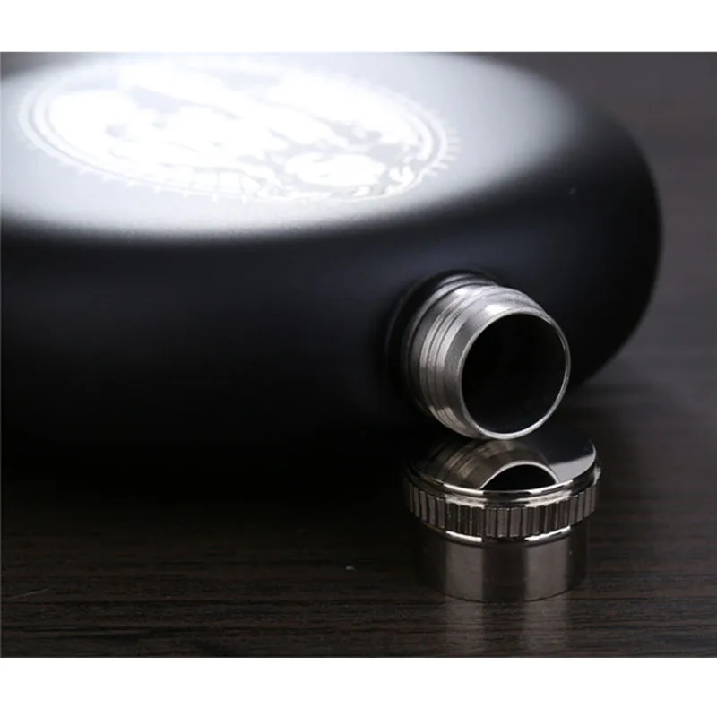 

Portable Stainless Steel Pot Bottle Beauty Gossip Jesus Pattern Flagon Nightclub Liquor Bottle Alcohol Cup Decoration Drinkware