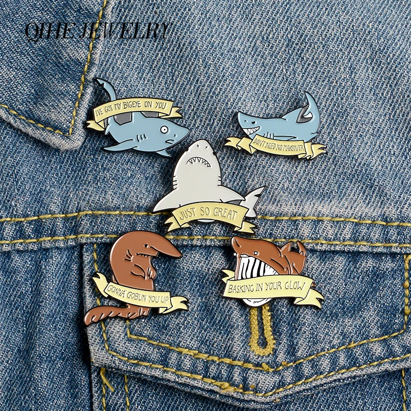 QIHE ювелирные изделия морские животные Эмаль на булавке Акула весело Баннер