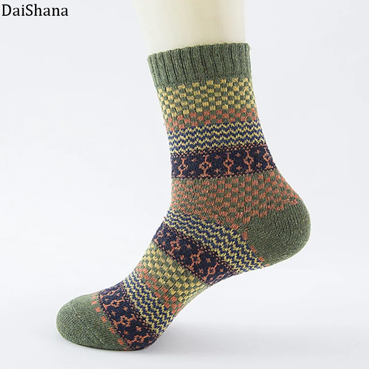 Army Green DaiShana/1 пара, повседневные мужские мягкие толстые теплые носки, новые зимние мужские носки, ретро стиль, дышащие рождественские носки, цветные носки, подарок - Цвет: Army Green
