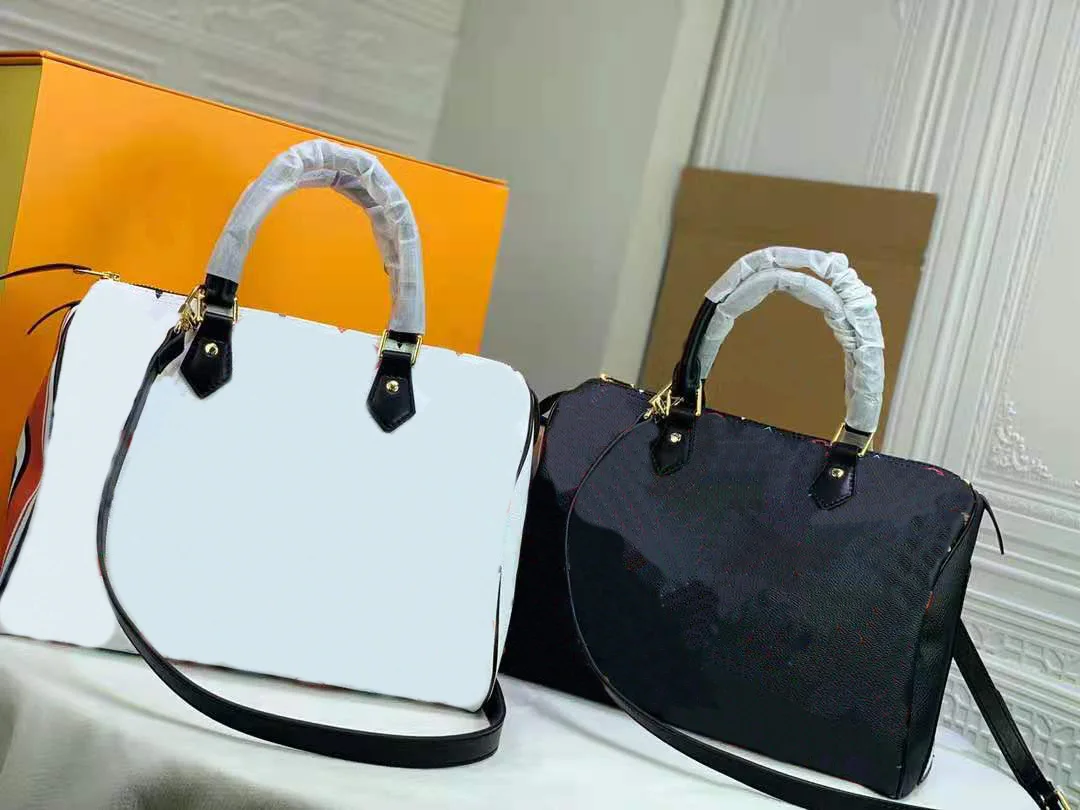 

2021 Luxury Brand, Exquisite Card Game Charm Design, Fashionable Women's Handbag, Oblique Cross Bag Dual-use