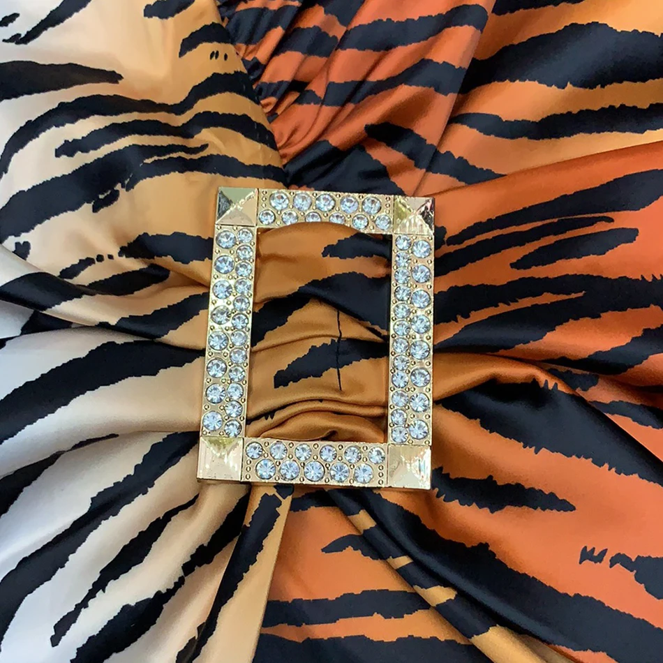 

New Winter High Quality Celebrity Long Sleeve Skinny Mini Fashion Sexy Leopard V-neck Pleated Belt Dress Elegant Party Dress