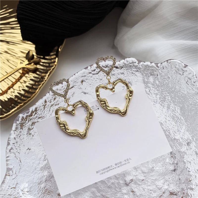 

Star with golden heart-shaped earrings temperament contracted senior feeling love stud earrings women jewelry