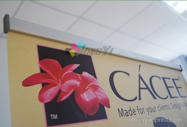 Подгонянный Tsingtao пивной флакон сворачивающийся баннер выставочный стенд