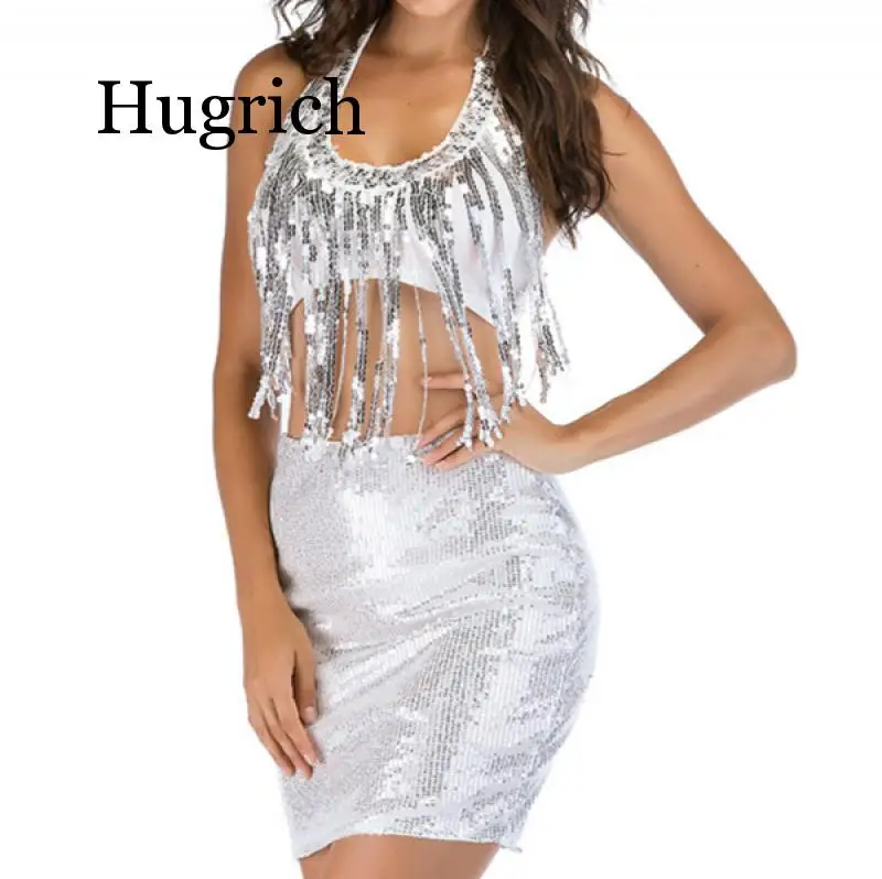 Женское облегающее платье с блестками серебристое открытой спиной и кисточками