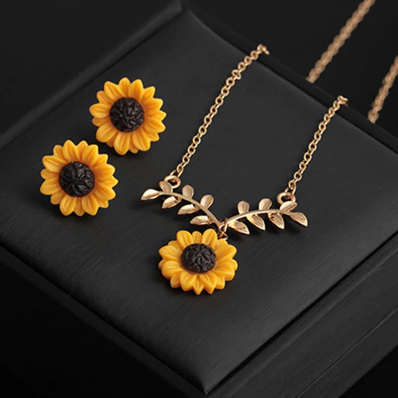 

Cartoon Sunflower Earrings for Women Fashion Big Sun Flower Statement Earring Korean Studs Jewelry Best Friend Gifts