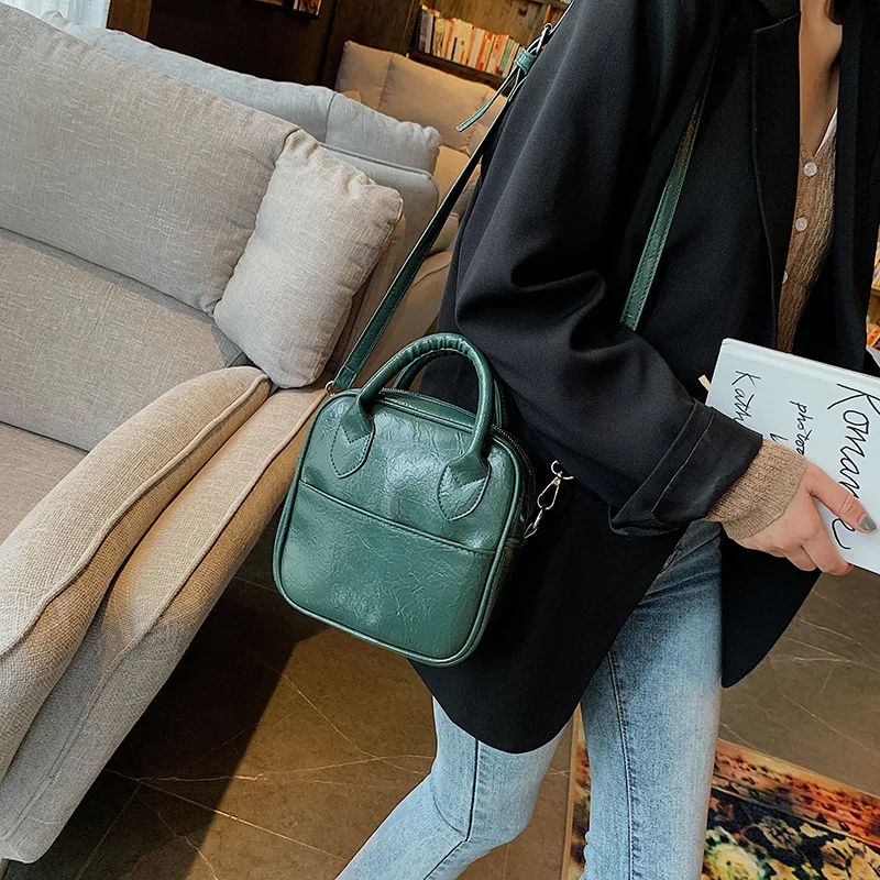 Женская сумка мессенджер из искусственной кожи однотонная маленькая через плечо