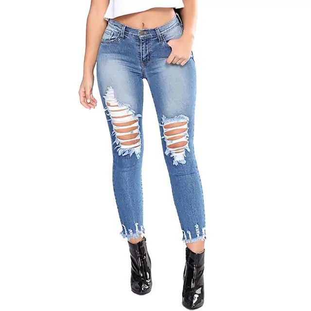 модные джинсы 2021 женские. актуальные джинсы женские. синие джинсы женские модные. джинсы слоучи 2022. актуальные джинсы женские.