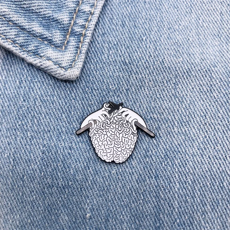 Женская эмалированная брошь-значок в стиле панк |