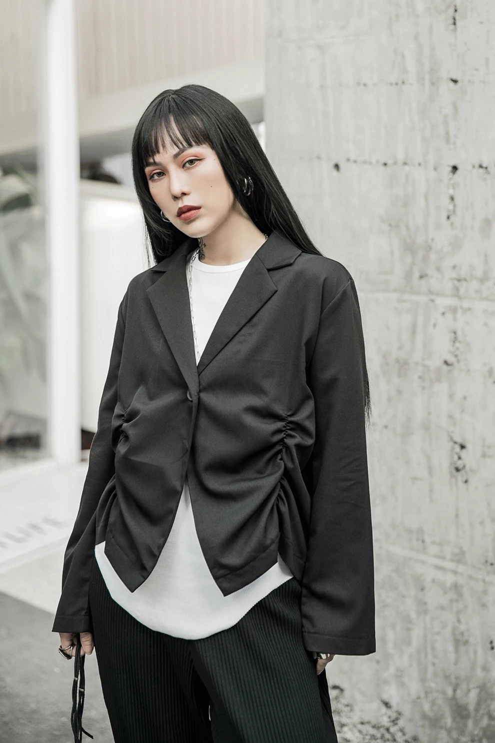 

SuperAen 2021 New Streetwear Solid Black Pleated Design Slim Notched Suit Jacket Casual Women Blazers