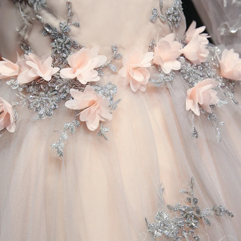 Платье принцессы для первого причастия с цветочной аппликацией детское