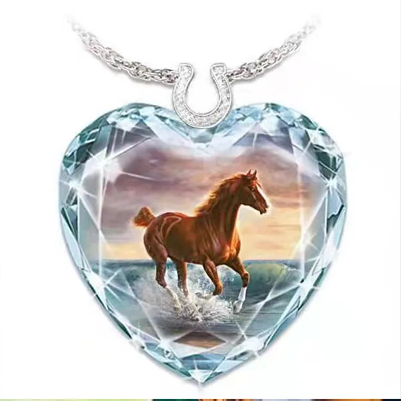

Elegant Men Women Heart -Shaped Crystal Glass Necklace Animal Horse Pattern Pendant Casual Party Animal Necklace Jewelry