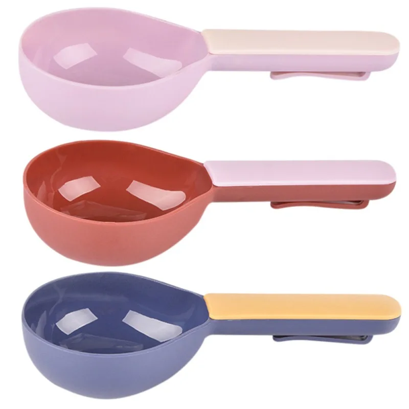 

2 in 1 Foldable Dog Food Scoop With Clip Plastic Pet Feeding Spoon Ergonomic Bag Holder Handle Dog Cat Food Bag Clip Pet Spoon