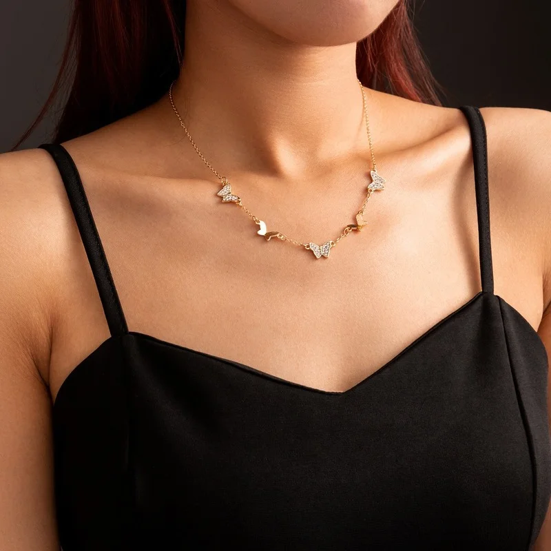 

Elegant Rhinestone Butterfly Pendant Necklaces Single Layer Long Chain Necklace Clavicle Chain Women Fashion Jewelry