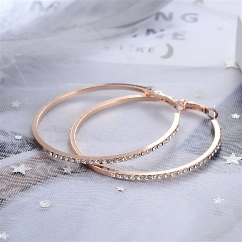 

Round Fashion Metal Hoop Earrings Single Row Crystal Rhinestone Earrings for Women Wholesale Party Jewelry