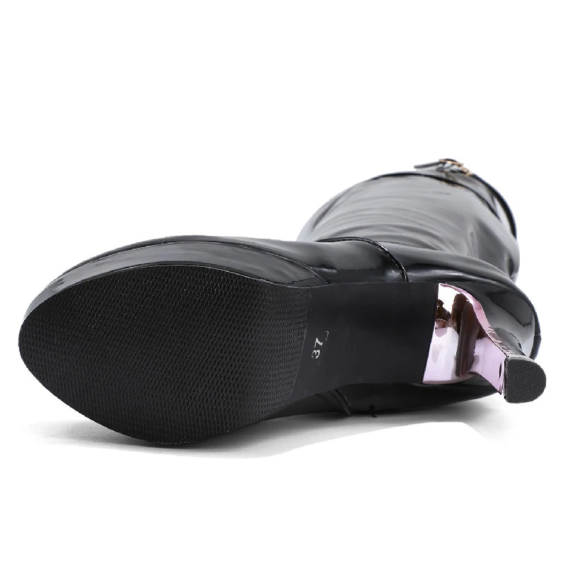 Женские сапоги выше колена из лакированной кожи красные черные на платформе и