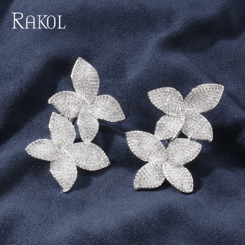 Женские серьги-бабочки с фианитами инкрустацией в виде листьев | Украшения и