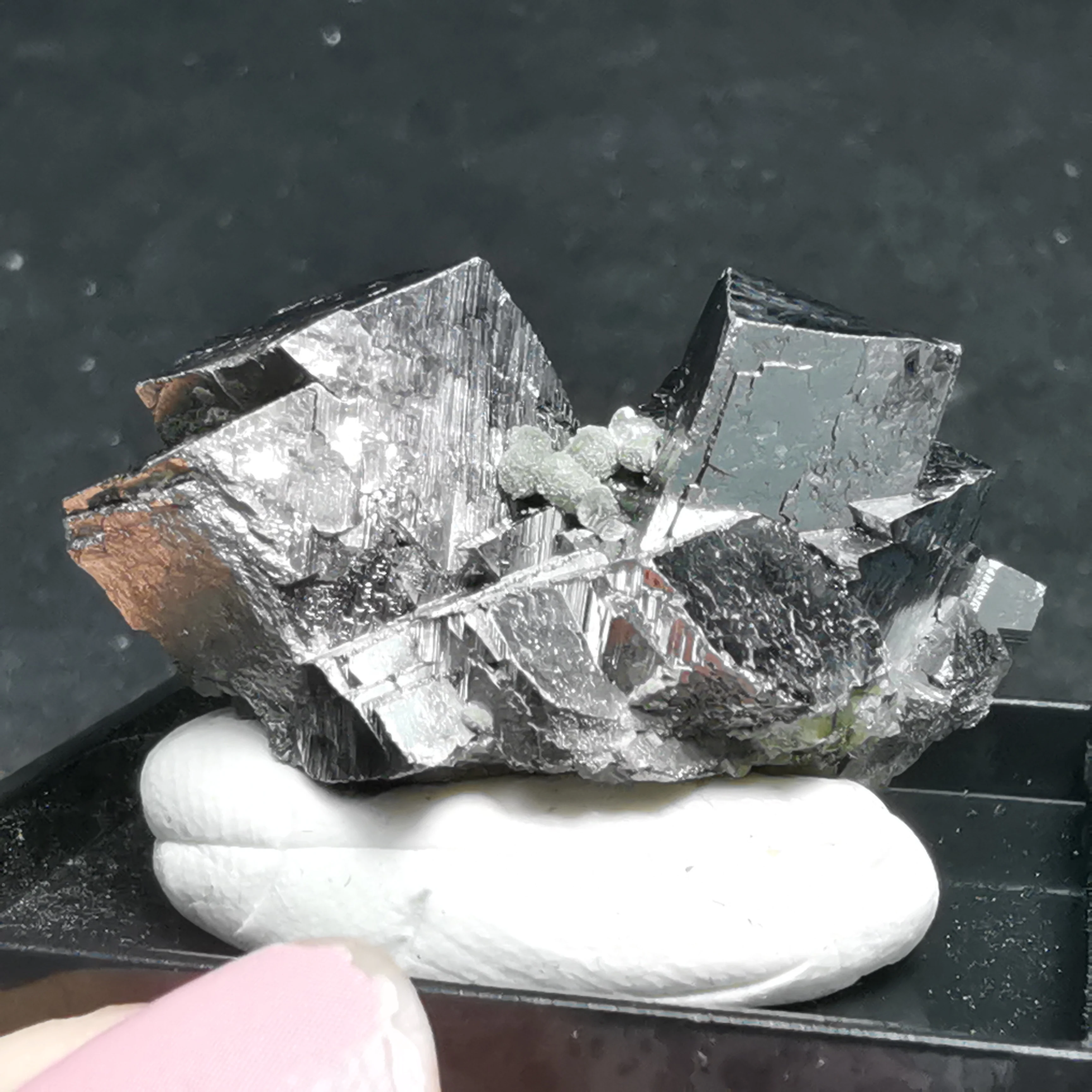 

Натуральный кристалл мышьякопирита, симбиотический кластер, минеральный кристалл учебный образец, украшение для дома, кварцевый драгоценн...