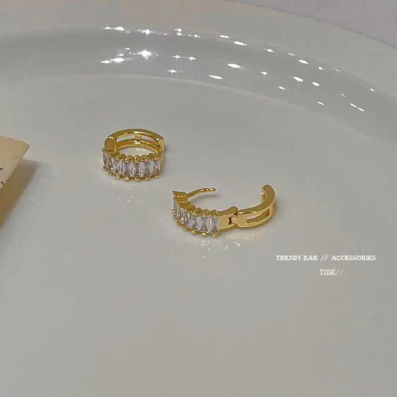 

S925 silver needle circle super flash zircon design ear button for women