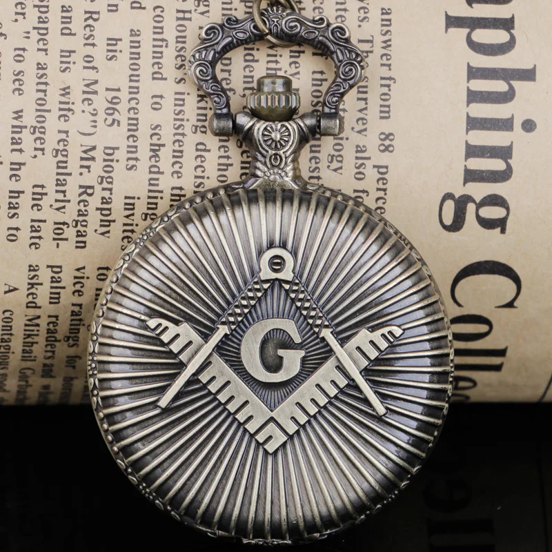 

Exquisite Bronze UK Freemasonry Quartz Pocket Watch Engraved "G" Pendant Necklace Men Women's Gift CF1216