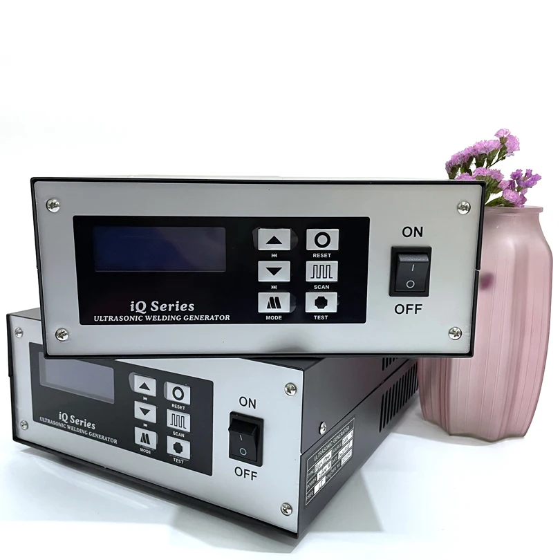 

Цифровой ультразвуковой сварочный генератор 20 кГц 2000 Вт для автомобильных пластиковых деталей
