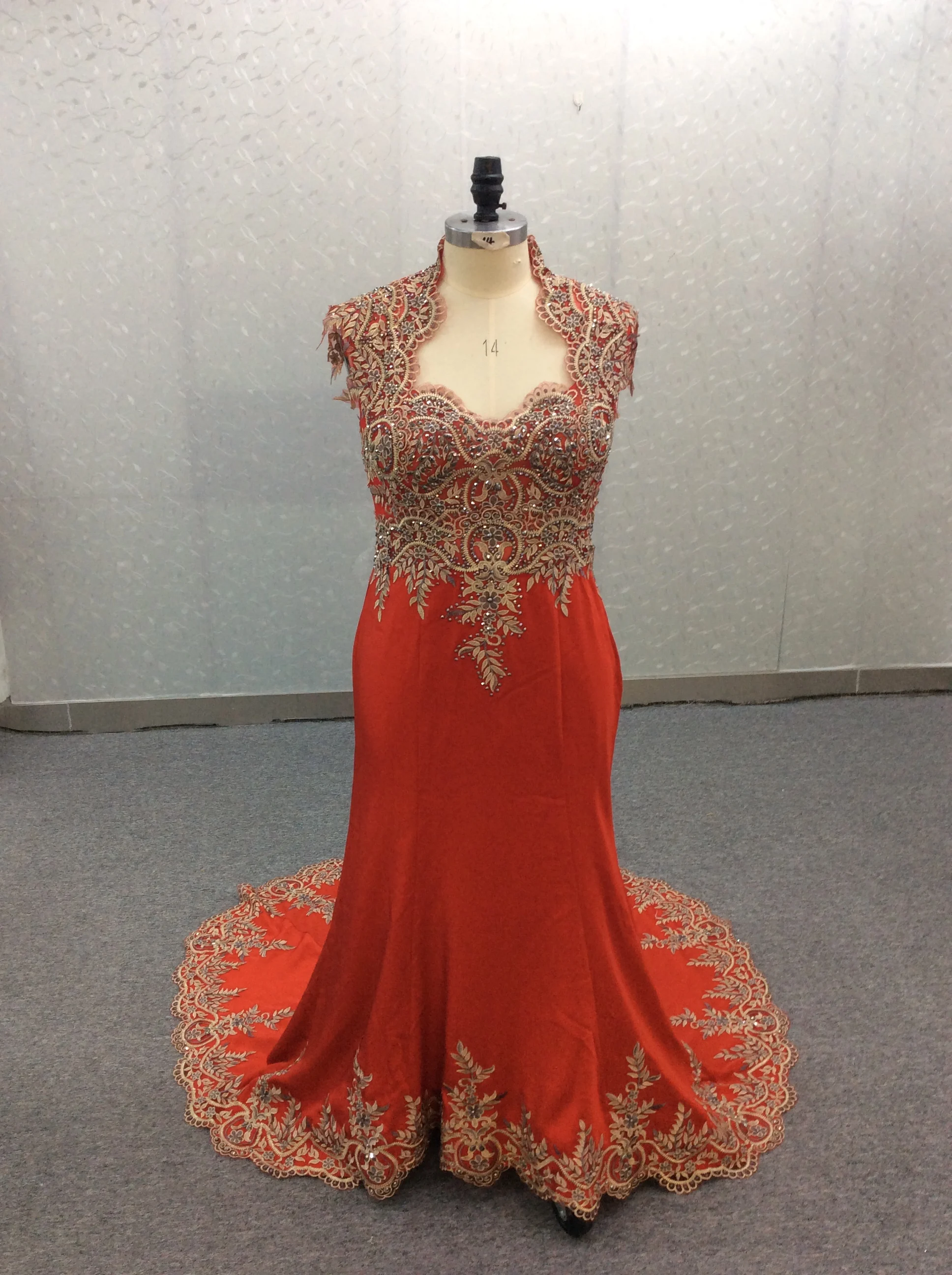 

Vintage Muslim Red Appliqued Prom Dresses Illusion Back Satin Long Mermaid Robe De Soiree Floor Length Formal Party Gown