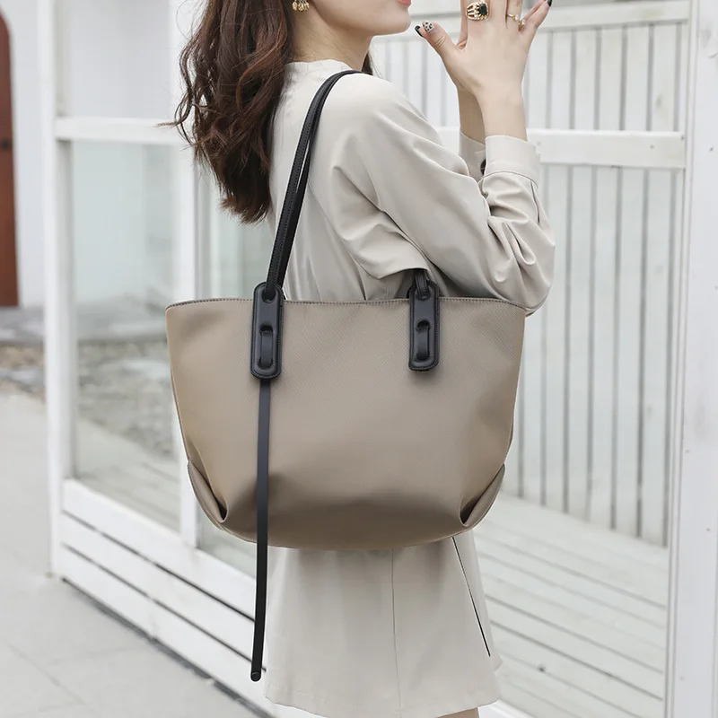 

2020 New Large Capacity Shoulder Bag Fashion Nylon Oxford Cloth Commuting Bag for Women